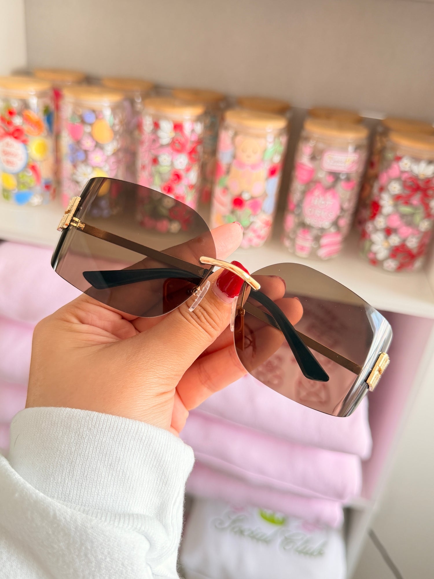 🕶️ Glass Mood